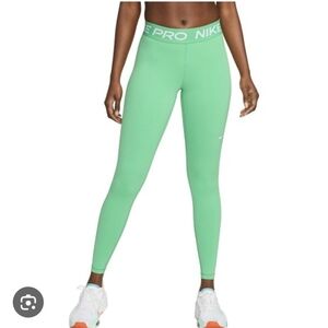 SOLD Nike Pro Leggings High Rise 7/8 XS
